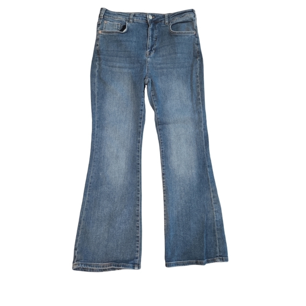 PILCRO THE ICON FLARE JEAN. SIZE 31 PETITE.